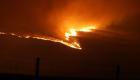 بالصور.. حريق ضخم ينير ظلمة الليل في شمال بريطانيا 