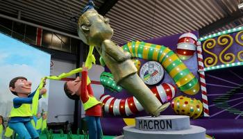 تمثال ماكرون في كرنفال كولونيا الألماني  