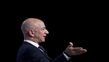 جيف بيزوس يتصدر أغنى رجال العالم