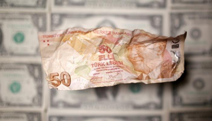 الليرة التركية تستأنف اتجاهها الهابط في سوق الصرف