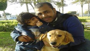 الطفل محمد ووالده إيهاب سماحة