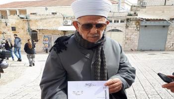الشيخ عبدالعظيم سلهب يعرض قرار الإبعاد عن المسجد الأقصى