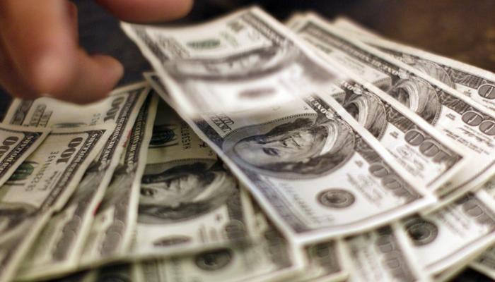 الدولار يرتفع بفعل آمال الاتفاق التجاري
