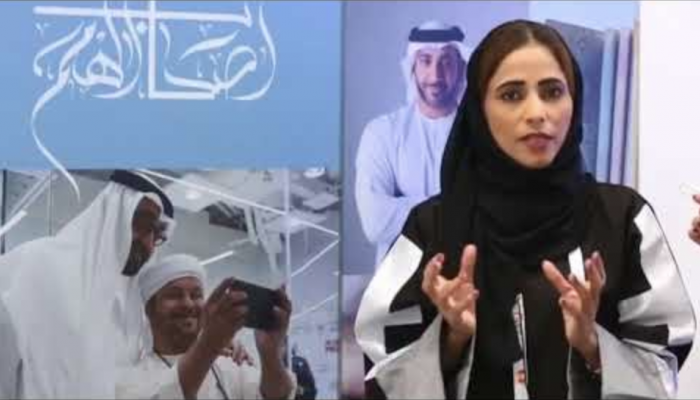 الإماراتية عبير الشحي مدربة لغة الإشارة