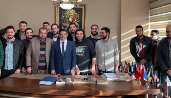مستشار أردوغان خلال استقباله عناصر تنظيم الإخوان الإرهابي
