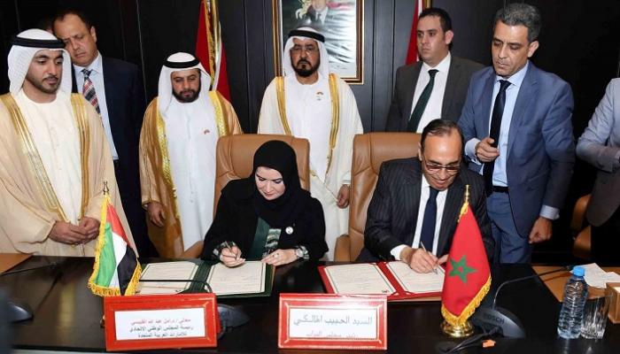 الدكتورة أمل عبدالله القبيسي والحبيب المالكي خلال توقيع مذكرة التفاهم