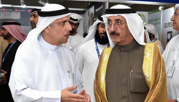 حشر بن مكتوم آل مكتوم خلال زيارته جناح مؤسسة خليفة الإنسانية