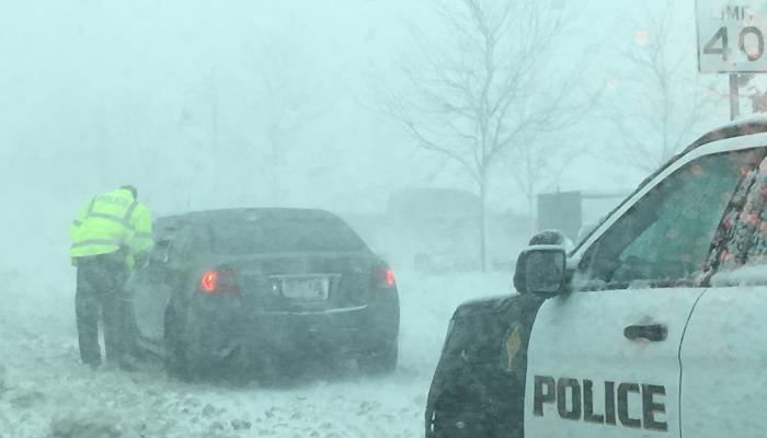 عاصفة ثلجية عنيفة تشلّ الحياة في عدة ولايات أمريكية