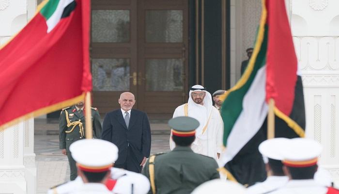 الشيخ محمد بن زايد آل نهيان خلال استقباله الرئيس الأفغاني