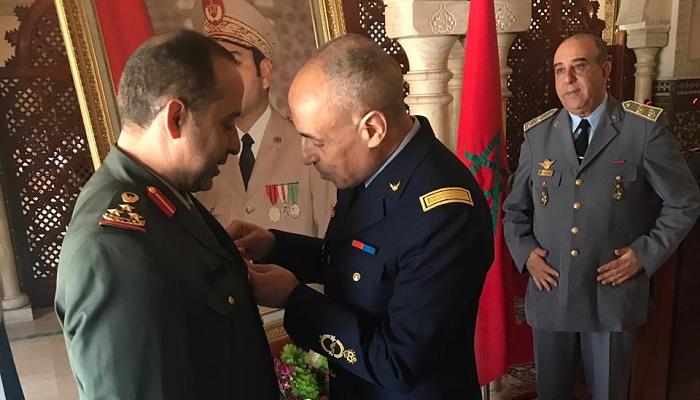 العميد الركن أحمد الكعبي خلال توسيمه