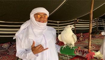 جيسي لينجارد بالزي الخليجي