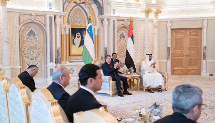 محمد بن زايد ورئيس أوزبكستان يشهدان توقيع عدد من مذكرات التفاهم