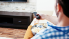 الوجبات الخفيفة أمام التلفاز تزيد من خطر الإصابة بأمراض القلب والسكري