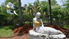تغطية تمثالي حوريتي بحر في متنزه إندونيسي