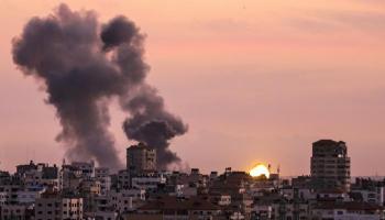 تصاعد الدخان جراء قصف إسرائيلي سابق في غزة