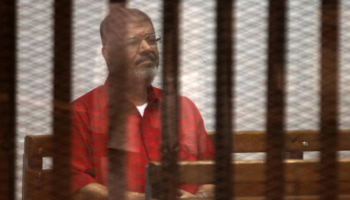 الرئيس الإخواني المعزول محمد مرسي أثناء جلسات محاكمته - أرشيفية