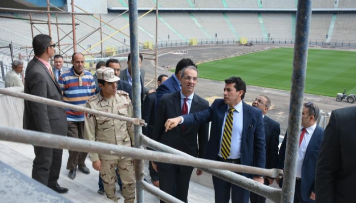 وزير الرياضة في استاد القاهرة