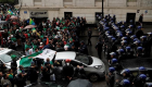 المعارضة الجزائرية تتعهد بمواصلة الحراك رغم قرار بوتفليقة بالتنحي