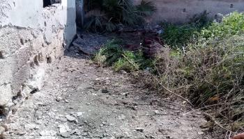 آثار انفجار لغم أرضي بالرقة