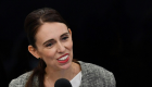 رئيسة وزراء نيوزيلندا تخطف الأضواء بموقف إنساني جديد  