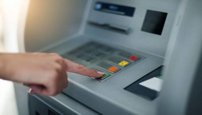 أصبح اللص بطلاً عبر الإنترنت ويوصف بروبين هود العصر الحديث