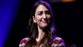 المغنية الأمريكية سارة باريلز 