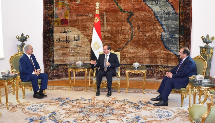 الرئيس المصري خلال استقبال المشير خليفة حفتر