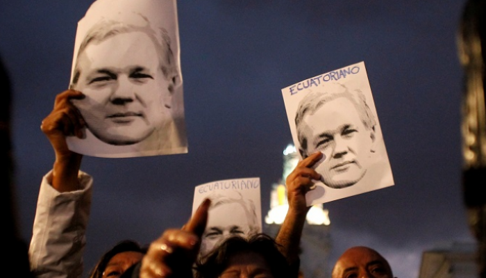 مظاهرات ضد اعتقال مؤسس ويكيليكس