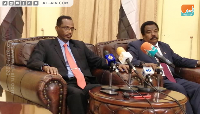 الفريق الركن جلال الدين الشيخ الطيب خلال لقائه وزير الخارجية الإثيوبي