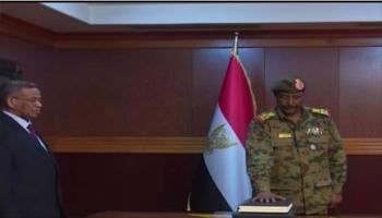 إدريس المُقال يحضر تأدية البرهان اليمين الدستورية