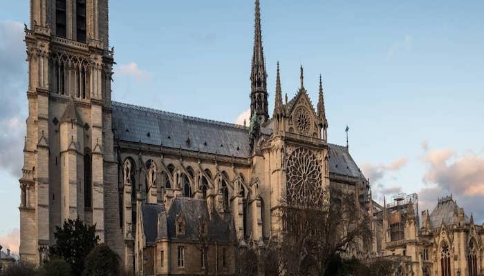 كاتدرائية نوتردام في باريس