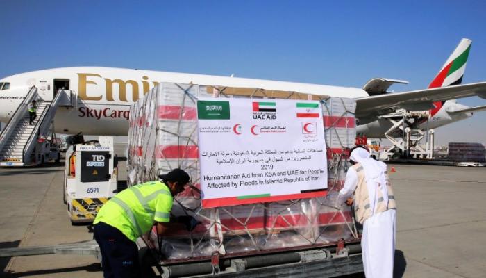 الإمارات تسير طائرة إغاثة لتوفير احتياجات المتضررين من السيول بإيران