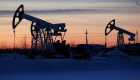 النفط يتراجع تأثرا بانخفاض في المخزونات الأمريكية 