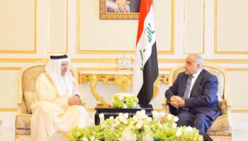 عادل عبدالمهدي خلال استقباله عبداللطيف بن راشد الزياني