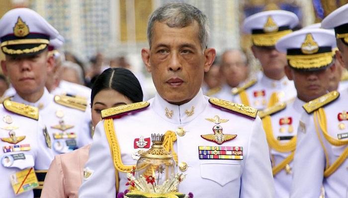 ملك تايلاند يكرم غواصين أستراليين ساهما في إنقاذ "فتية الكهف"