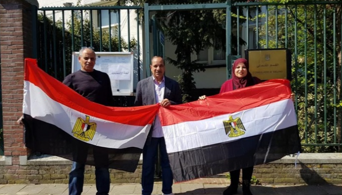 مصريون في هولندا يدلون بأصواتهم في الاستفتاء على التعديلات