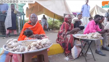 باعة متجولون في مكان اعتصام السودانيين