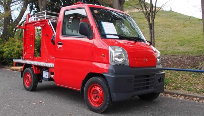 حديقة نصف القطر هذه  بالفيديو.. ميتسوبيشي Minicab أصغر سيارة إطفاء في العالم
