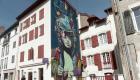 فنون الشارع تحوّل مدينة بايون الفرنسية إلى متحف مفتوح
