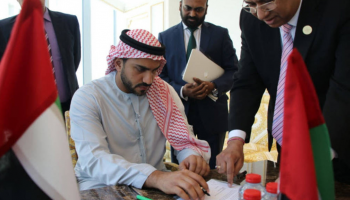 جانب من توقيع الاتفاقية 