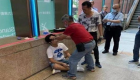 رجل يتعرض للضرب المبرح أمام سينما.. كشف عن أحداث "أفنجرز"