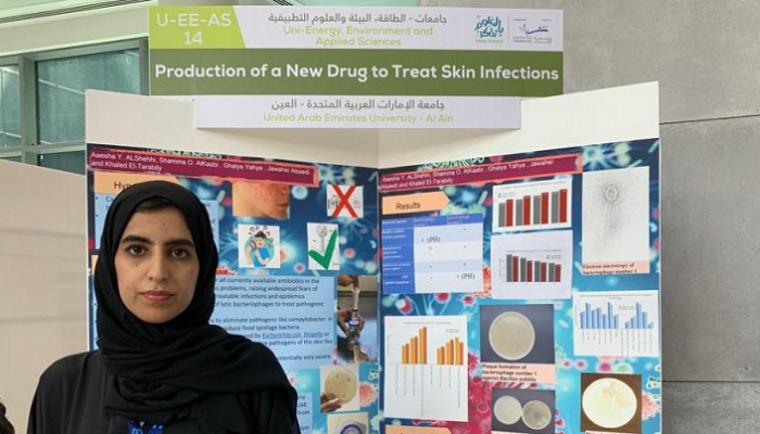 إحدى الطالبات المشاركات في ابتكار المنتج الطبي الجديد