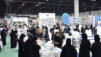زوار معرض أبوظبي الدولي للكتاب