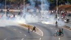 بالصور.. حرب شوارع في فنزويلا وتحذيرات من الفوضى
