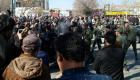 بالفيديو.. السلطات الإيرانية تعتدي على محتجين في مشهد