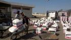 بالصور.. الإمارات توزع 1260 سلة غذائية على أسر الشهداء بلحج اليمنية