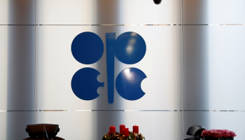 شعار أوبك داخل مقرها الرئيسي في فيينا - رويترز