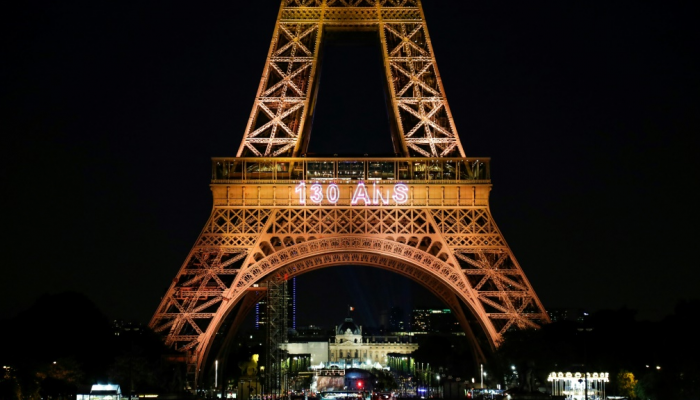 باريس برج ايفل تعليقات حول