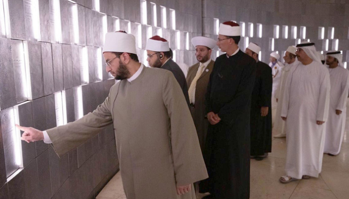 جانب من زيارة ضيوف رئيس دولة الإمارات لواحة الكرامة.