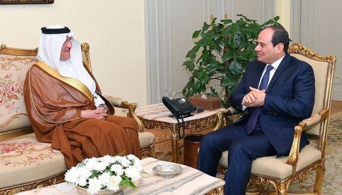 الرئيس المصري عبدالفتاح السيسي يستقبل سفير السعودية بالقاهرة